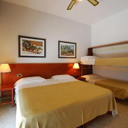 Hotel Spiaggia 페자로