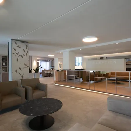 Hotel Spiaggia 3* 페자로